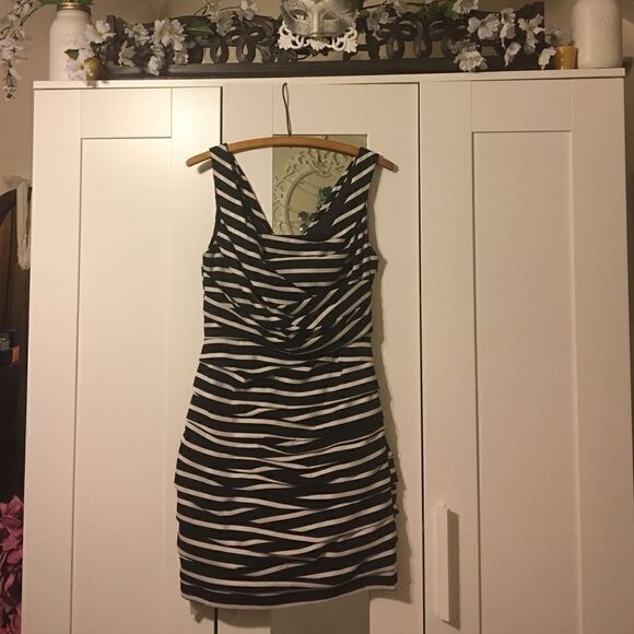 Express Black and White Ruched Dress - Picture 1 of 4